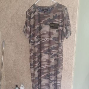 Oh Green and Brown Short Sleeve Tee